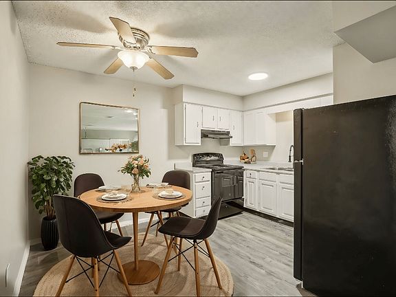 3rd image of 8625 E Utopia Pkwy