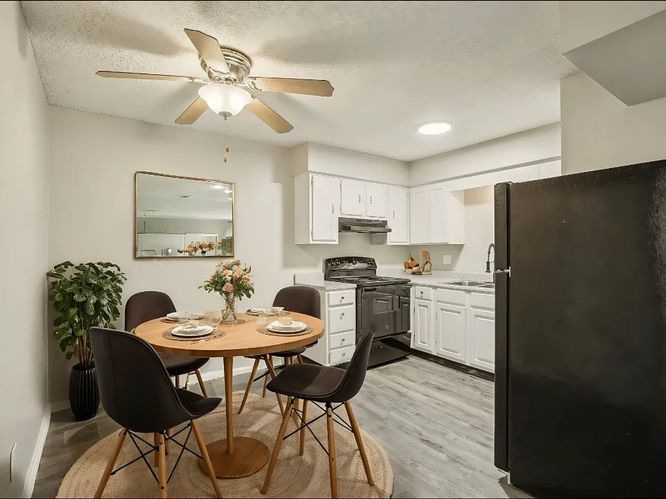 8633 E Utopia Pkwy