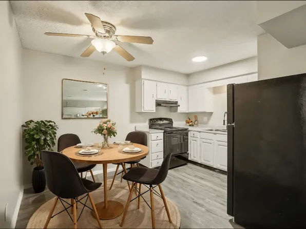 8633 E Utopia Pkwy, Kansas City, MO 64138