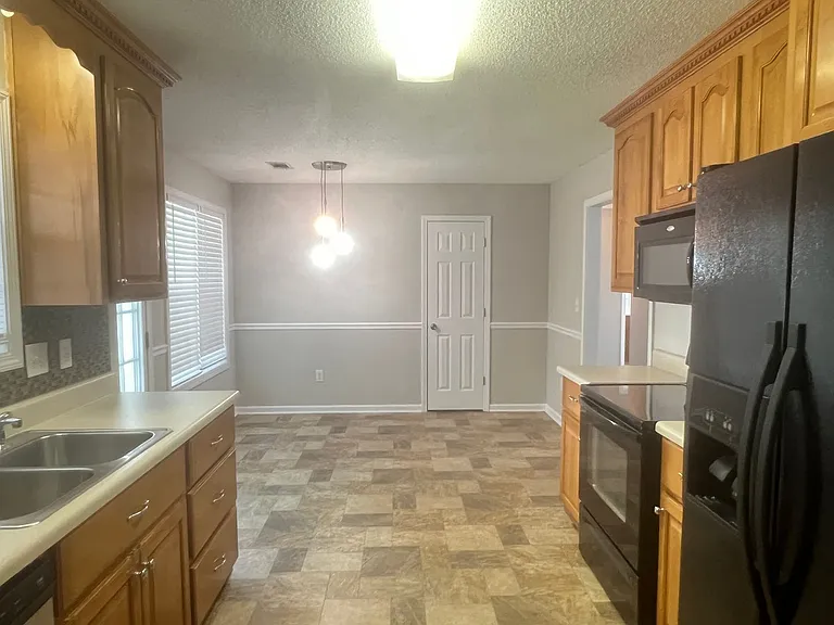103 Reese Dr — Photo 9