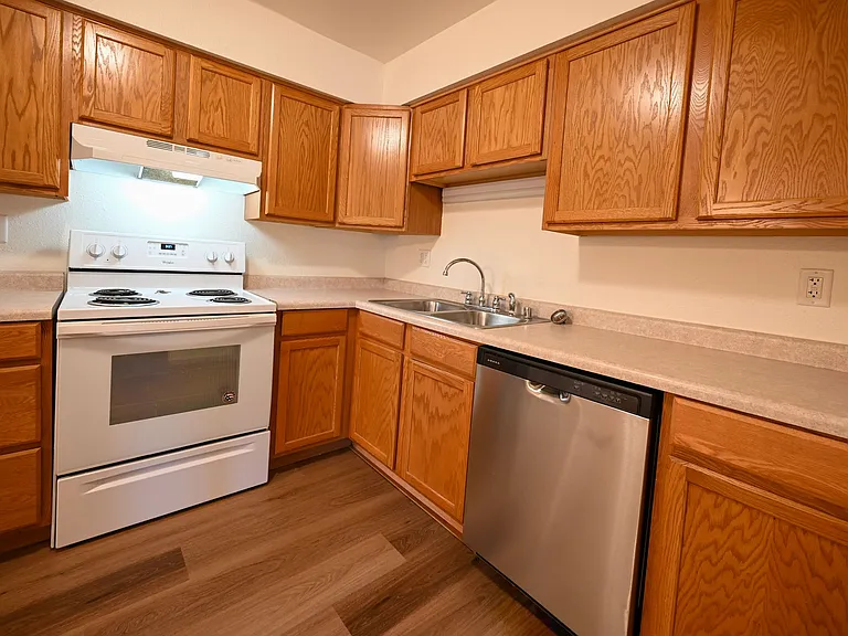 5582 Guilford Rd — Photo 4