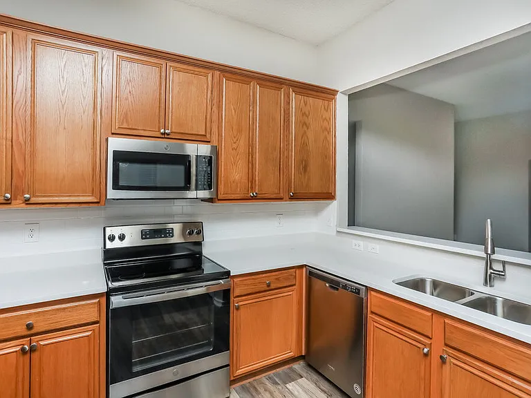 1512 Fern Dr — Photo 6