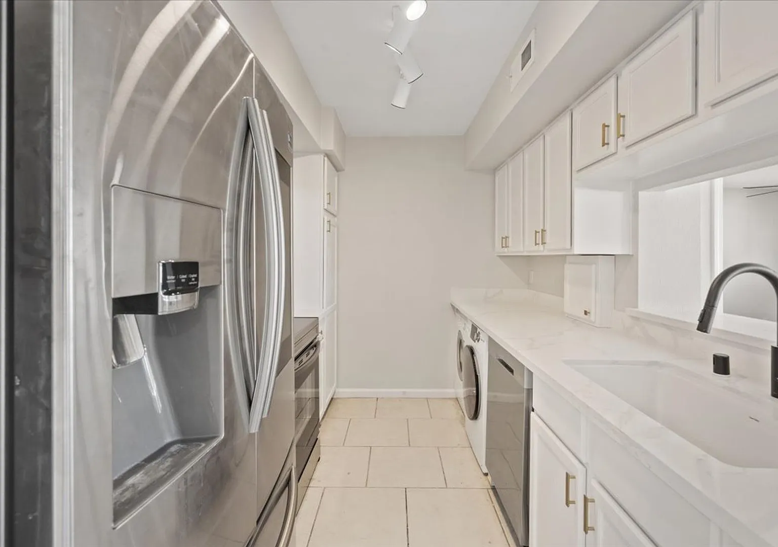 Renovated 3bd/2ba Lv Country Club Guard Gated — Photo 3