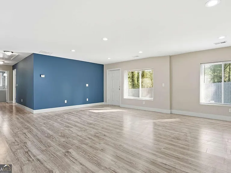 1735 Carter Cir — Photo 8