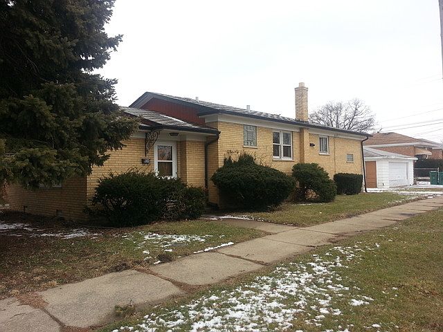 1st image of 625 Memorial Dr