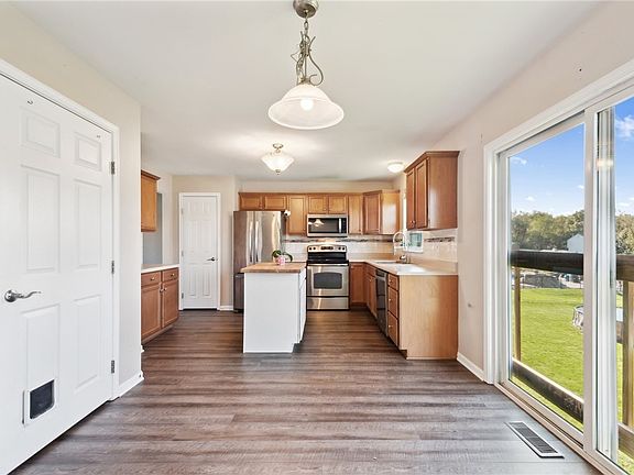 5th image of 801 Christina Ct