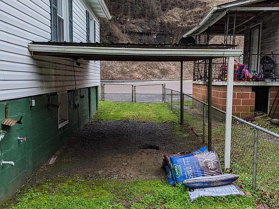 5th image of 104 New Camp St