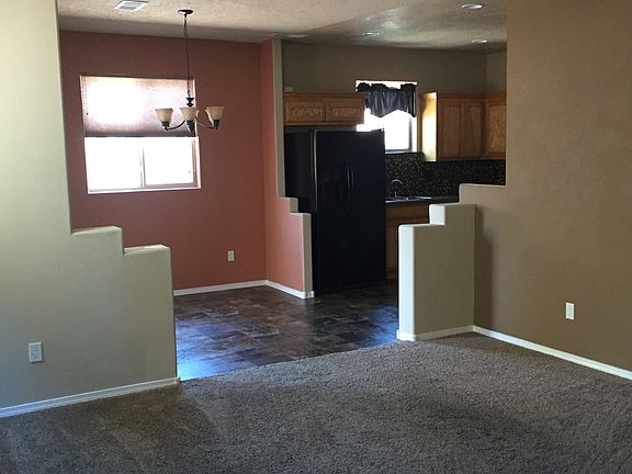 LR looking into kitchen 