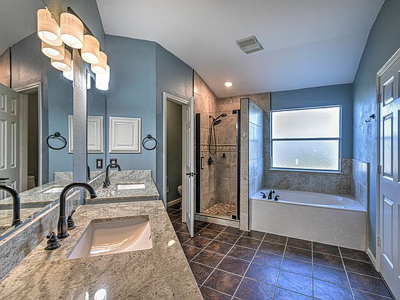 4th image of 413 Cattail Cir