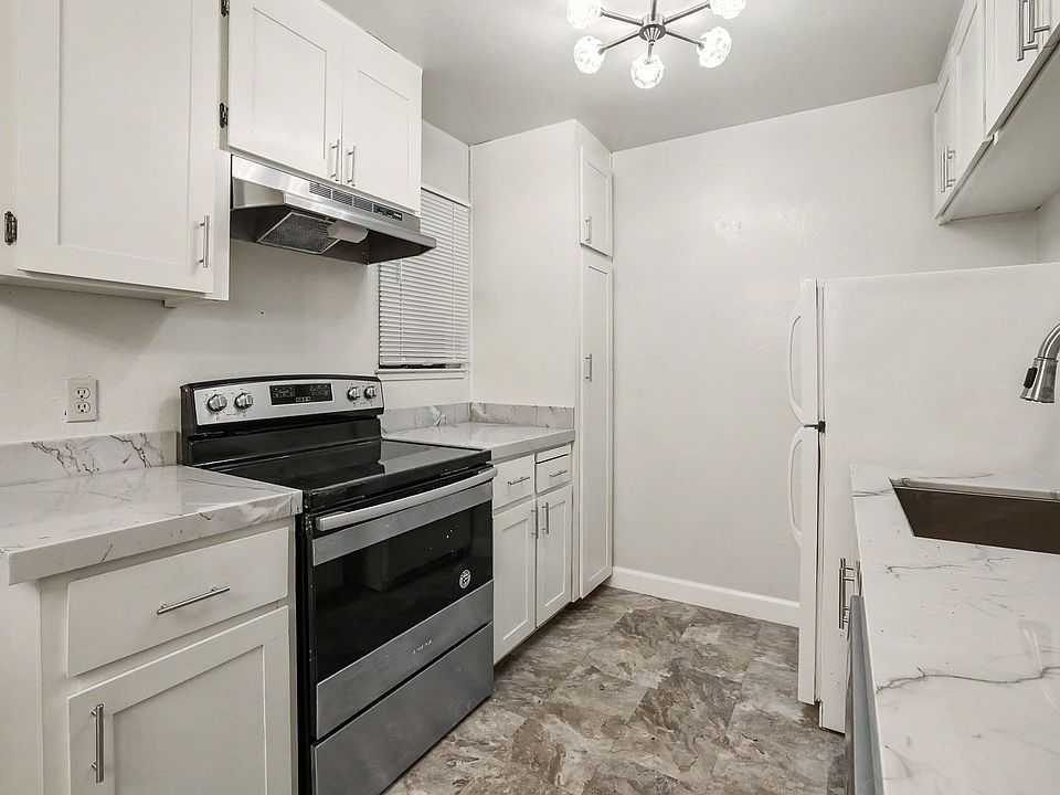 1st image of 3205 Golden Oaks Ln