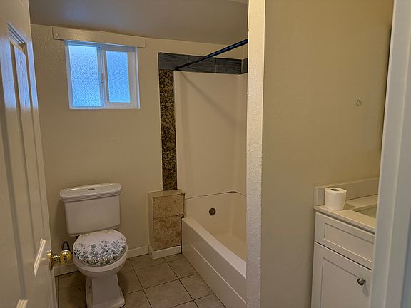 2nd image of 614 17th St APT 1