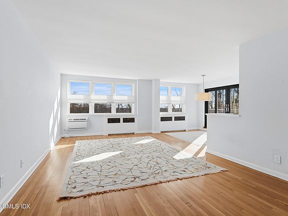 4th image of 3 Putnam Hl APT 2C