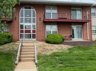 10341 Forest Brook Ln APT B, Saint Louis, MO