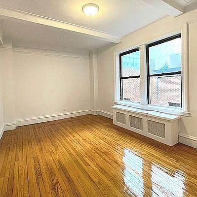 1st image of 155 E 52nd St #4O