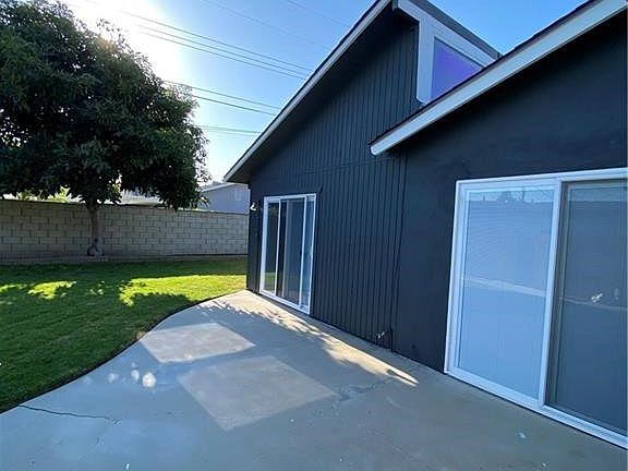 3rd image of 16131 Warren Ln
