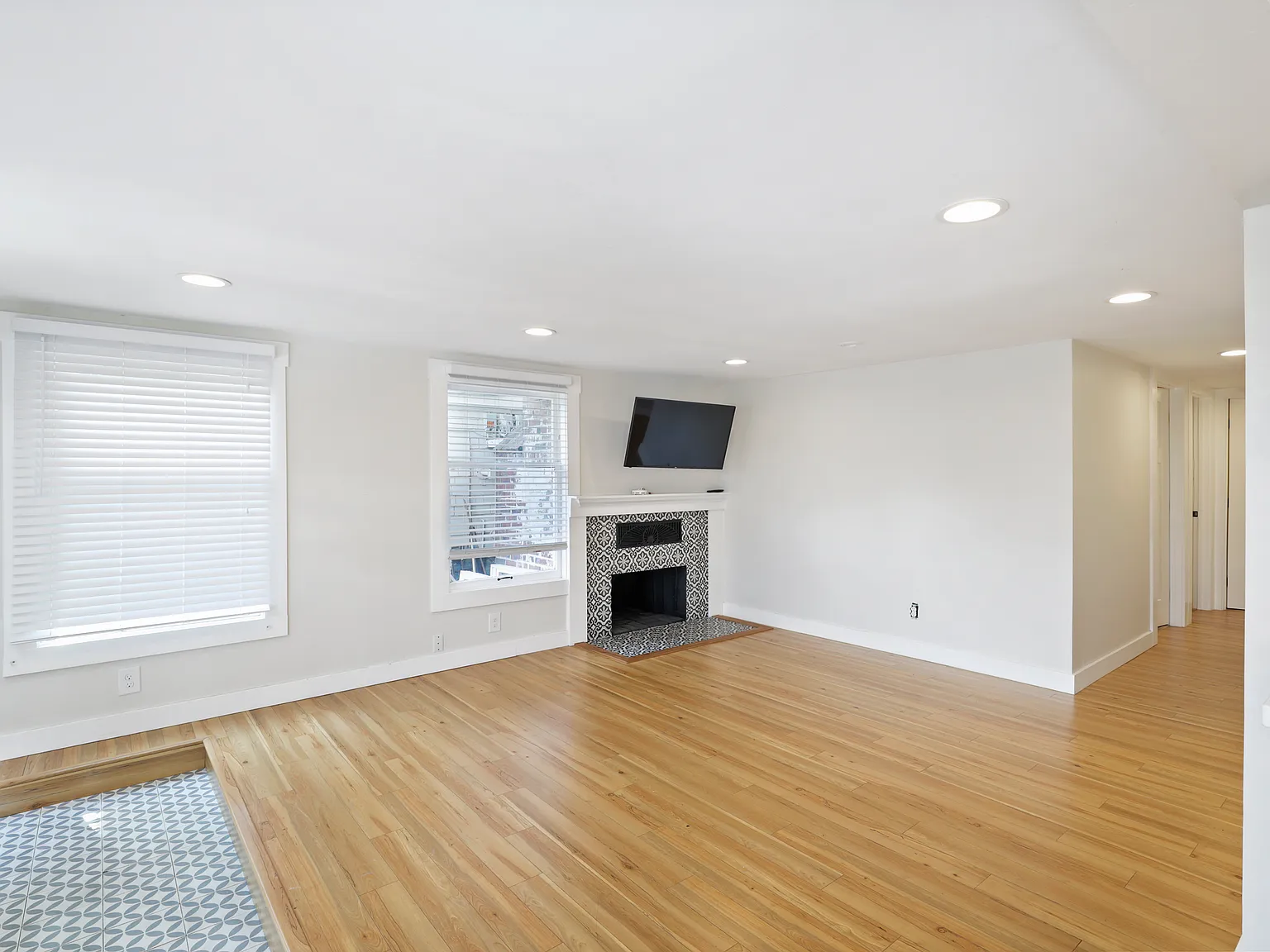 5231 20th Ave NE — Photo 3