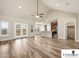 8009 Bangor Dr, Benbrook, TX 76116