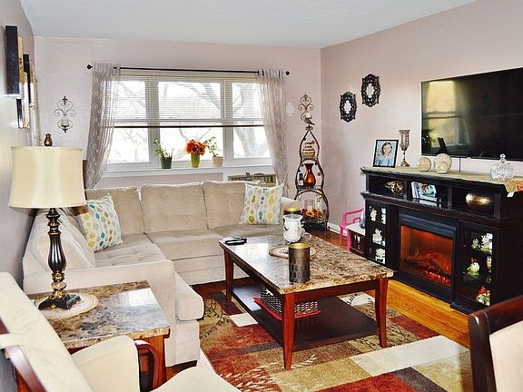 3rd image of 2014 E 56th St #3
