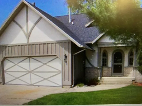 201 Baden Pl, Fremont, MI 49412