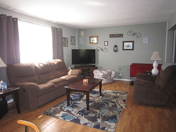 4th image of 23149 Maple Dr