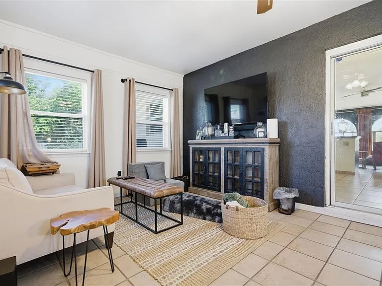 1011 Winifred Way — Photo 17