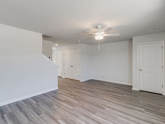 5th image of 175 Carr Ln