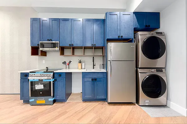 Rented by PREMIUM US INC | media 73