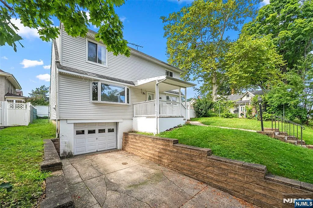 5 bed, 2.5 bath, $4,200 — Photo 2