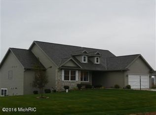 69253 Sundance Dr, Edwardsburg, MI 49112