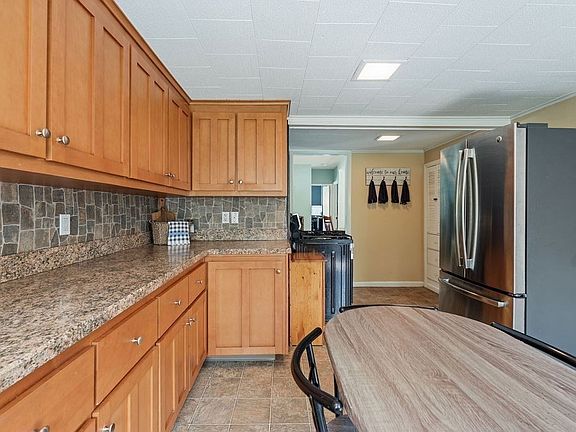 3rd image of 19 Elane Ave