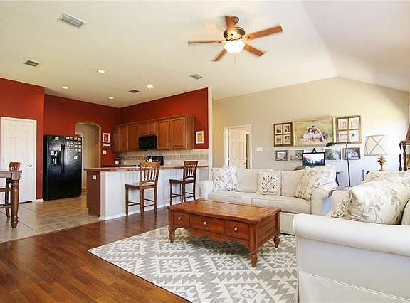 5th image of 887 Bowie Dr