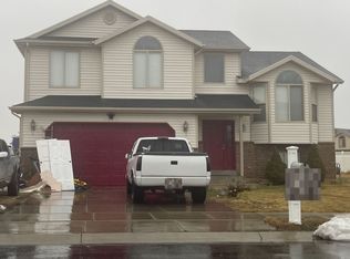 5633 S 4650 W, Hooper, UT 84315