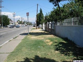 5th image of 15350 Saticoy St