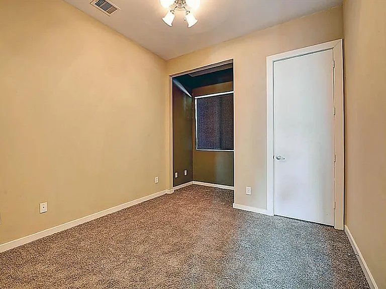 711 Andrews St — Photo 13