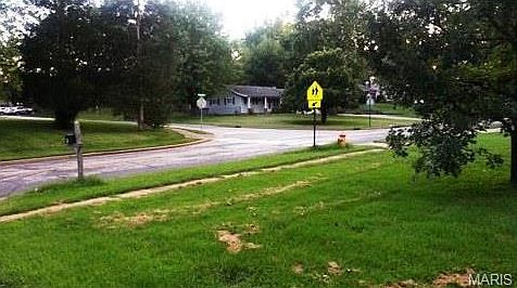 4th image of 235 Hillsdale Dr