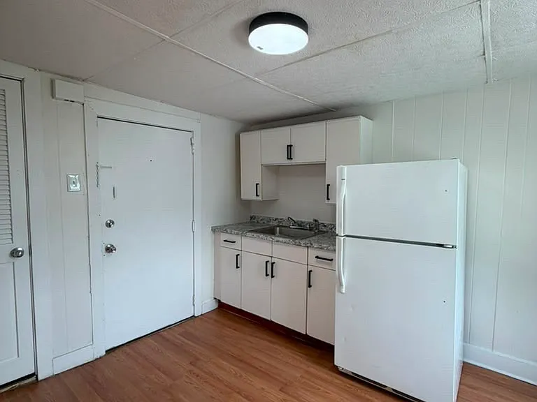 28 W Main St #6 — Photo 2