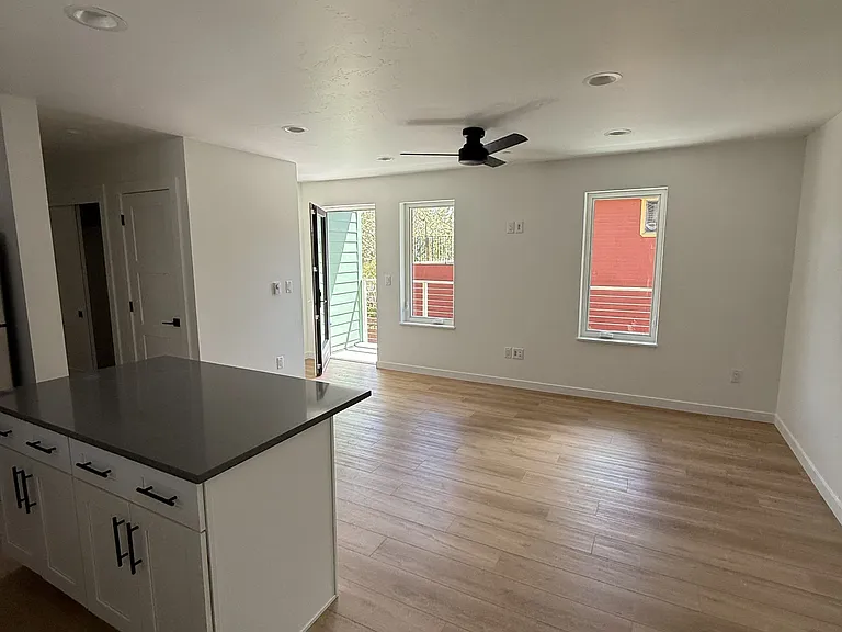 637 S River St #2 — Photo 17