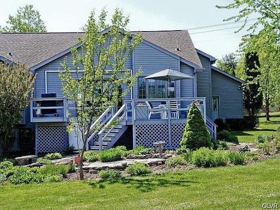 5th image of 377 Warner Dr