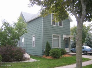 613 Hopkins St, Manistee, MI 49660
