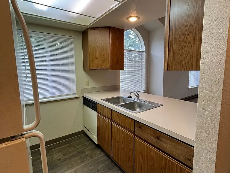 1116 E Maryland St #3 — Photo 7