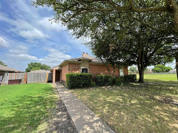3rd image of 1754 Carrington Dr