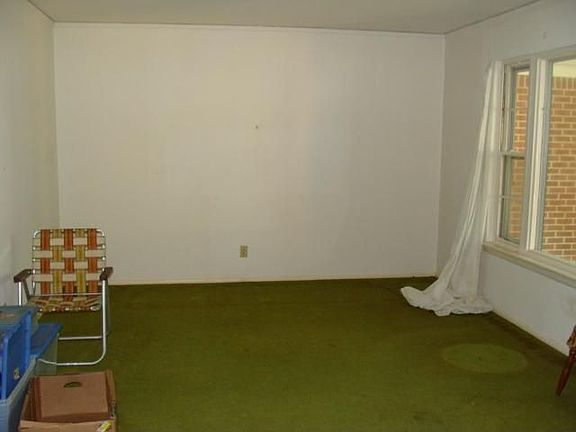 3rd image of 3028 Rockford Dr