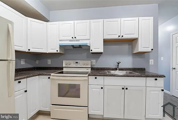 1643 V St SE #2 — Photo 8