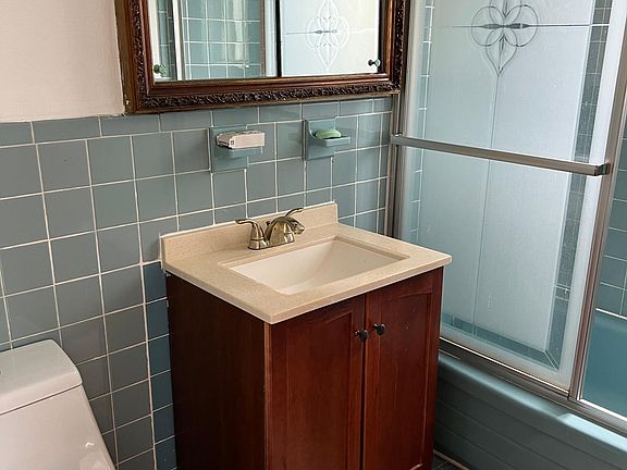 4th image of 863 Revere Ave #2