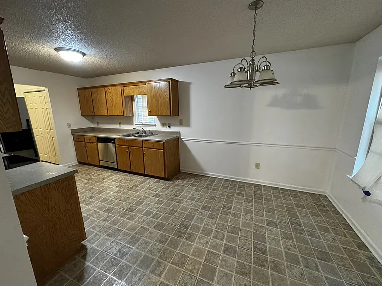 276 Gloucester Dr — Photo 5