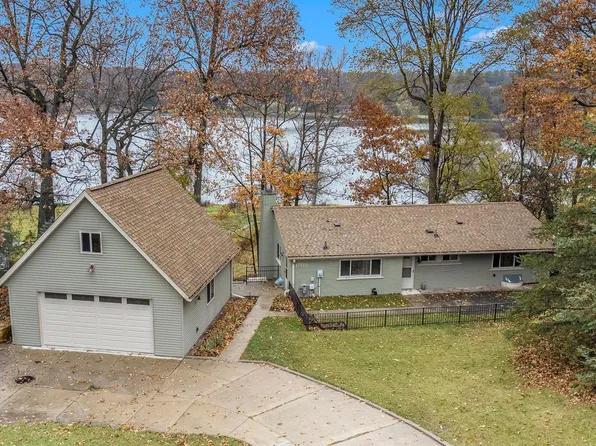 1703 S Lakeview Ln, Highland, MI 48357