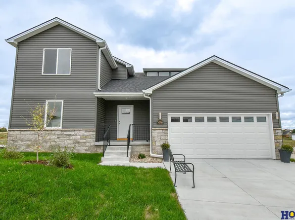 5866 S 94th St, Lincoln, NE 68526