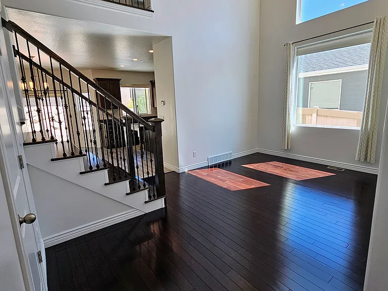 778 W Sunrise Way — Photo 2