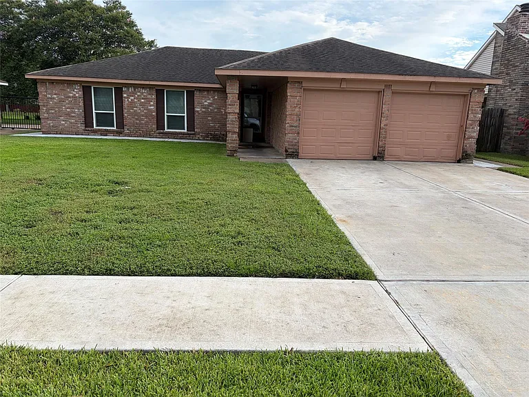 12719 Huntington Field Dr — Photo 2