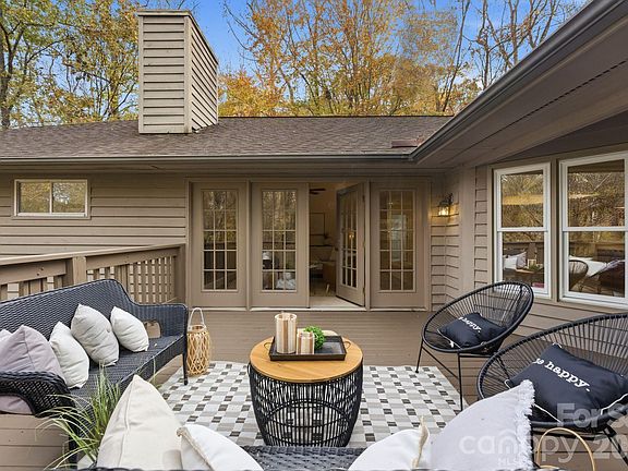 3rd image of 927 Longfield Cres